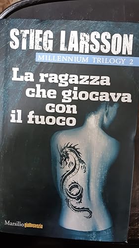 Seller image for LA RAGAZZA CHE GIOCAVA CON IL FUOCO for sale by Libreria D'Agostino