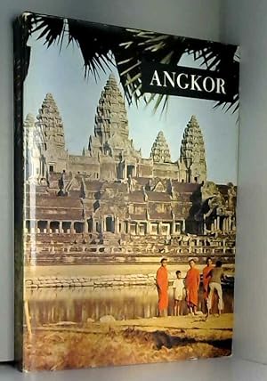 Bild des Verkufers fr Angkor - La cit des temples retrouve dans la fort vierge zum Verkauf von Ammareal