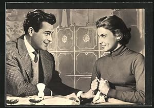 Bild des Verkufers fr Ansichtskarte Schauspieler Doris Kirchner und Adrian Hoven in dem Film Lgen haben hbsche Beine zum Verkauf von Bartko-Reher
