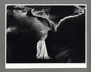 Imagen del vendedor de Maurice Tabard. Original-Photographie. 1970er Jahre. o. T. (Dame in langem Abendkleid, Tll, .) a la venta por akpool GmbH