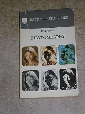 Imagen del vendedor de Photography (Teach Yourself Books) a la venta por Neo Books