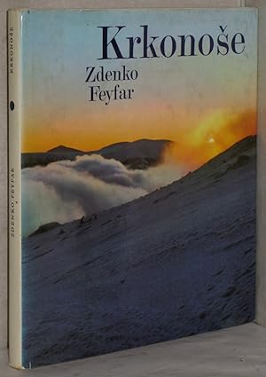 Bild des Verkufers fr Krkonose (Riesengebirge). Uvodni text (preface) Josef Dvorak. (Resum russisch, deutsch, englisch, franzsisch). 1. vydani. Fotos im Text u. auf Tafeln von Zdenek Feyfar u. Jaroslav Feyfar. zum Verkauf von Antiquariat Reinsch