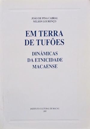 Seller image for EM TERRA DE TUFES, DINMICAS DA ETNICIDADE MACAENSE. for sale by Livraria Castro e Silva