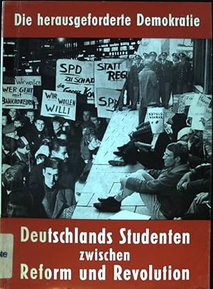Imagen del vendedor de Die herausgeforderte Demokratie: Deutschlands Studenten zwischen Reform und Rovolution. a la venta por books4less (Versandantiquariat Petra Gros GmbH & Co. KG)