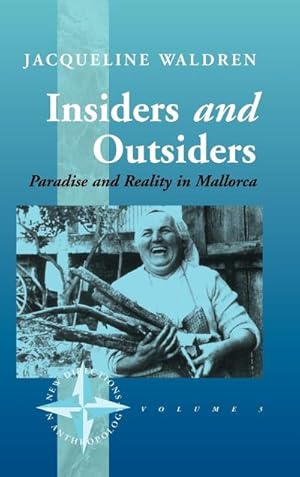 Bild des Verkufers fr Insiders and Outsiders : Paradise and Reality in Mallorca zum Verkauf von AHA-BUCH GmbH