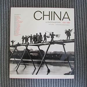 Bild des Verkufers fr China - A Photohistory, 1937-87 zum Verkauf von Bookstore-Online