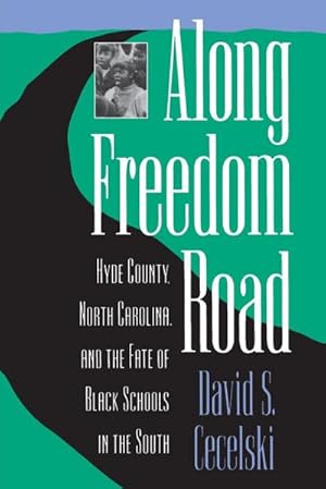 Immagine del venditore per Along Freedom Road : Hyde County, North Carolina, and the Fate of Black Schools in the South venduto da AHA-BUCH GmbH