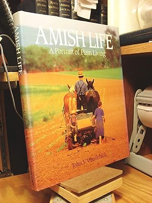 Bild des Verkufers fr Amish Life: A Portrait of Plain Living zum Verkauf von Henniker Book Farm and Gifts