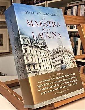 Seller image for La Maestra De La Laguna for sale by La Bodega Literaria