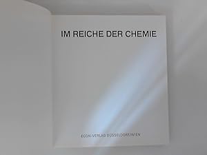 Bild des Verkufers fr Im Reiche der Chemie. Herausgegeben zum hundertjhrigen Firmenjubilum der Badischen Anilin- & Soda-Fabrik Ludwigshafen am Rhein zum Verkauf von ANTIQUARIAT FRDEBUCH Inh.Michael Simon