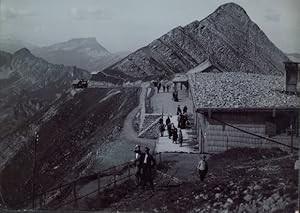 Foto Schutzhütte im Gebirge, Berggipfel, Alpen, Wanderer