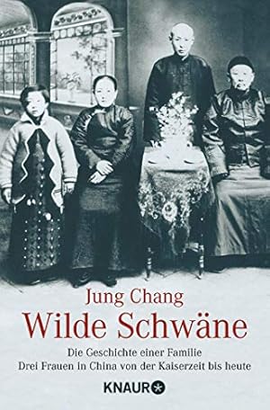 Image du vendeur pour Wilde Schwne : die Geschichte einer Familie ; drei Frauen in China von der Kaiserzeit bis heute. Jung Chan. Mit einem Vorw. der Autorin zur engl. Jub.-Ausg. Aus dem Engl. von Andrea Galler und Karlheinz Drr / Knaur ; 62705 mis en vente par Antiquariat Buchhandel Daniel Viertel