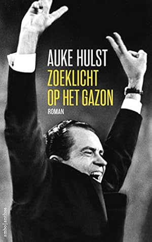 Seller image for Zoeklicht op het gazon for sale by WeBuyBooks