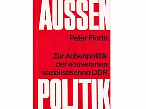 Imagen del vendedor de Broschren-Sammlung "DDR/Auenpolitik Zeitraum 1960-1969". 3 Titel. 1.) Nie mehr darf Deutschland Ausgangspunkt eines Krieges sein. Dokumente der 7. Sitzung der Volkskammer der DDR am 1. September 1964 aus Anla des 25. Jahrestages des Ausbruch des zweiten Weltkrieges und des 50. Jahrestages des Ausbruch des ersten Weltkrieges. Mit der Erklrung Walter Ulbrichts, Schriftenreihe des Staatsrates der DDR 4/1964 2.) Freundschaftsvertrag DDR-UdSSR Grundstein fr stabile Friedensordnung. 8 Tagung der Volkskammer am 24. September 1964 3.) Peter Florin: Zur Auenpolitik der souvernen sozialistischen DDR a la venta por Agrotinas VersandHandel