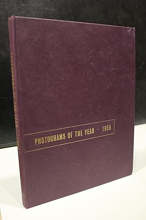 Imagen del vendedor de Photograms of the Year 1959. The annual review of the world's photographic art sixty-fourth year of issue. a la venta por MUNDUS LIBRI- ANA FORTES