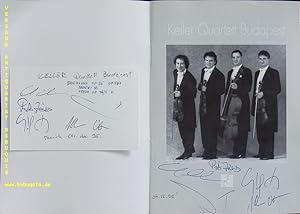 Bild des Verkufers fr Programmheft mit den eigenhndigen Signatur der Musiker an ihrem Portraitfoto. zum Verkauf von Antiquariat Bebuquin (Alexander Zimmeck)