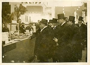 "Visite de Paul DOUMER au SALON ARTS MÉNAGERS 1932" Photo de presse originale Henri MANUEL (1932)