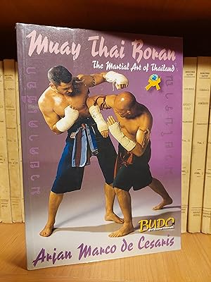 Bild des Verkufers fr Muay Thai Boran:The Martial Art of Thailand zum Verkauf von Martina llibreter