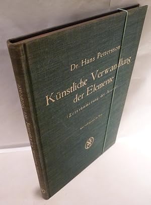 Imagen del vendedor de Knstliche Verwandlung der Elemente (Zertrmmerung der Atome). Mit 59 Figuren im Text. Aus dem Schwedischen bersetzt von Elisabeth Kirsch. a la venta por Kunze, Gernot, Versandantiquariat