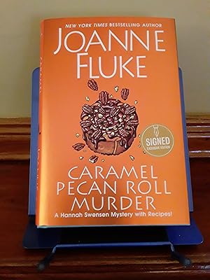 Caramel Pecan Roll Murder: A Hannah Swensen Mystery with Recipes!