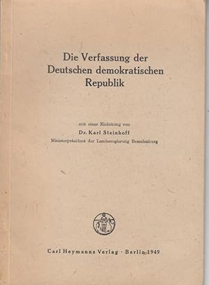 Image du vendeur pour Die Verfassung der Deutschen Demokratischen Republik. mis en vente par Antiquariat Carl Wegner