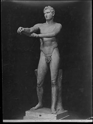 Fotografia all'albumina della statua bronzea dell'Apoxyómenos, Museo Vaticano