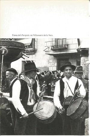 Seller image for LAMINA V02040: Caceres. Hombres en fiesta del Peropalo en Villanueva de la Vera for sale by EL BOLETIN