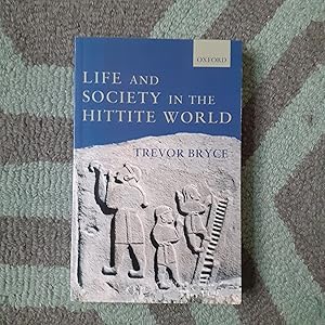 Imagen del vendedor de Life and Society in the Hittite World a la venta por Oxfam Bookshop Dublin