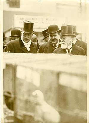 "Paul DOUMER à l'EXPOSITION D'AVICULTURE 1932" Photo de presse originale par G. DREVED / Agence R...