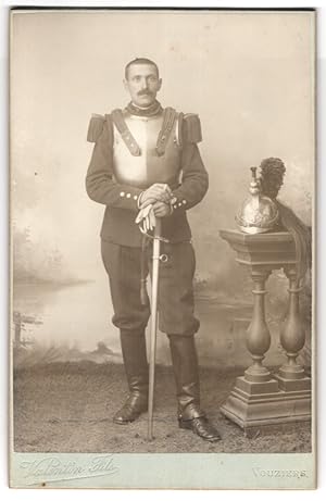 Photo Valentin Fils, Vouziers, Portrait de Kürassier Gade-du-Corps Rgt. 3 en uniforme avec Helm