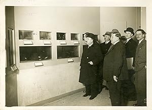"Visite de l'AQUARIUM au Musée permanent des Colonies le 18 Décembre 1931 par le Gouverneur génér...