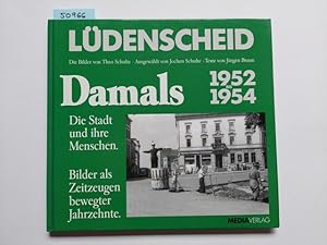 Bild des Verkufers fr Ldenscheid damals. 1952 bis 1954. Die Stadt und ihre Menschen. Bilder als Zeitzeugen bewegter Jahrzehnte / Die Bilder von Theo Schulte Ausgewhlt von Jochen Schulte Texte von Jrgen Braun // Umfangreich bebilderte Heimatgeschichte mit ausfhrlichen und informativen Bildlegenden zum Verkauf von Versandantiquariat Claudia Graf