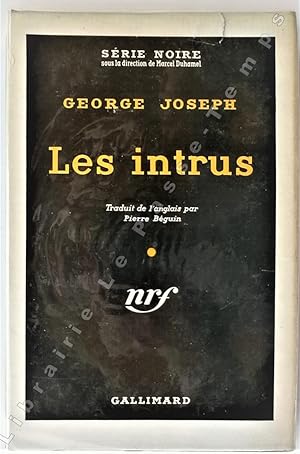 Bild des Verkufers fr Collection Srie Noire - N 399 - LES INTRUS (Three strangers, 1956). Traduit de l'anglais par Pierre Bguin. zum Verkauf von Jean-Paul TIVILLIER