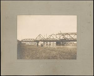 Bau der alten Eisenbahnbrücke über die Havel in Rathenow. Ausgeführt von der AG für Eisenbeton un...