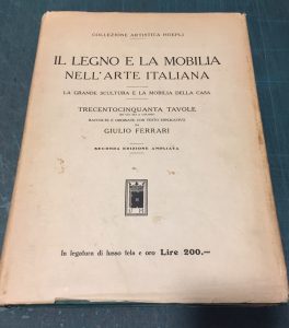 Seller image for IL LEGNO E LA MOBILIA NELL'ARTE ITALIANA. La grande scultura e la mobilia della casa. Trecentocinquanta tavole (di cui sei a colori), raccolte e ordinate con testo esplicativo. Seconda edizione ampliata. for sale by AL VECCHIO LIBRO