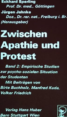 Immagine del venditore per Zwischen Apathie und Protest; Teil: Bd. 2., Empirische Studien zur psycho-sozialen Situation der Studenten. venduto da books4less (Versandantiquariat Petra Gros GmbH & Co. KG)