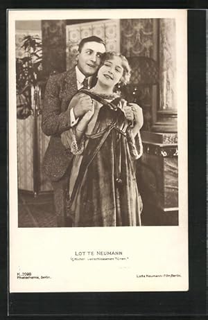 Bild des Verkufers fr Ansichtskarte Filmszene aus Hinter verschlossenen Tren mit der Schauspielerin Lotte Neumann zum Verkauf von Bartko-Reher