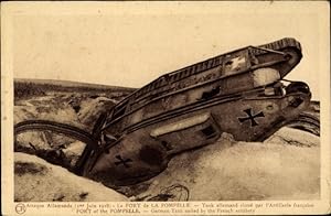Ansichtskarte / Postkarte Marne,Fort de la Pompelle, Tank allemand cloue par l'Artillerie francai...