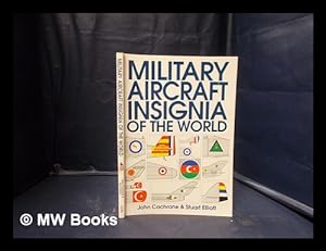 Image du vendeur pour Military aircraft insignia of the world / John Cochrane & Stuart Elliott mis en vente par MW Books