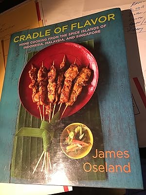 Immagine del venditore per Cradle of Flavor: Home Cooking from the Spice Islands of Indonesia, Singapore, and Malaysia venduto da Bristlecone Books  RMABA