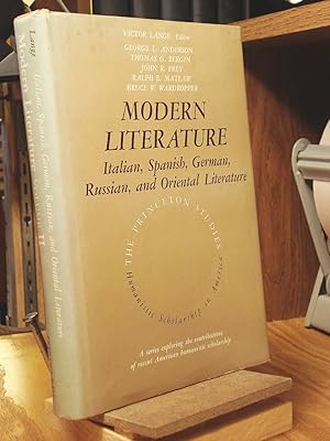 Imagen del vendedor de Modern Literature, Vol 2: Italian, Spanish, German, Russian, and Oriental Literature a la venta por Henniker Book Farm and Gifts