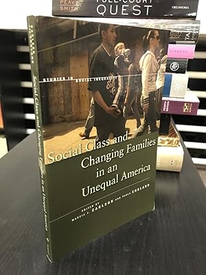 Bild des Verkufers fr Social Class and Changing Families in an Unequal America zum Verkauf von THE PRINTED GARDEN, ABA, MPIBA