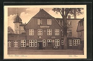 Bild des Verkufers fr Ansichtskarte Eutin in Holstein, Mann in der Tr des Voss Haus zum Verkauf von Bartko-Reher