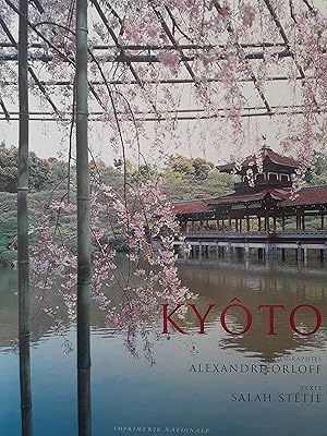 Seller image for Kyoto in-4,reli avec jaquette et coffret , 351 pages, magnifiques illustrations en couleur. for sale by LIBRAIRIE EXPRESSIONS
