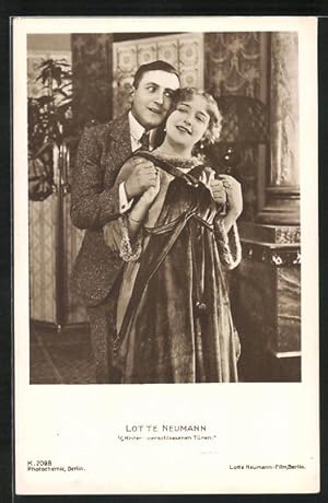 Bild des Verkufers fr Ansichtskarte Filmszene, Lotte Neumann, Hinter verschlossener Tr zum Verkauf von Bartko-Reher