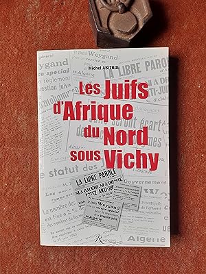 Bild des Verkufers fr Les Juifs d'Afrique du Nord sous Vichy zum Verkauf von Librairie de la Garenne
