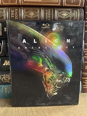 Bild des Verkufers fr Alien Anthology (Alien / Aliens / Alien 3 / Alien: Resurrection) zum Verkauf von Chamblin Bookmine