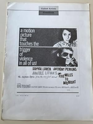 Bild des Verkufers fr Five Miles to Midnight Pressbook 1963 Sophia Loren, Anthony Perkins, Gig Young zum Verkauf von AcornBooksNH