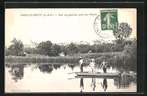 Ansichtskarte Vert-Le-Petit, Une rue generale, prise des Marais, ANgler im Boot