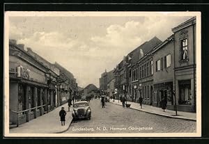 Ansichtskarte Lundenburg N. D., Passanten in der Hermann-Göring-Strasse